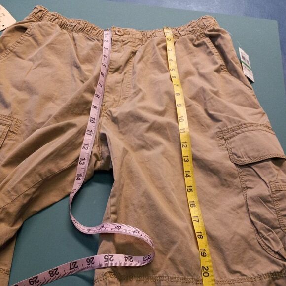 NWT Izod Laundered Men's Large Cargo Shorts - Picture 2 of 5